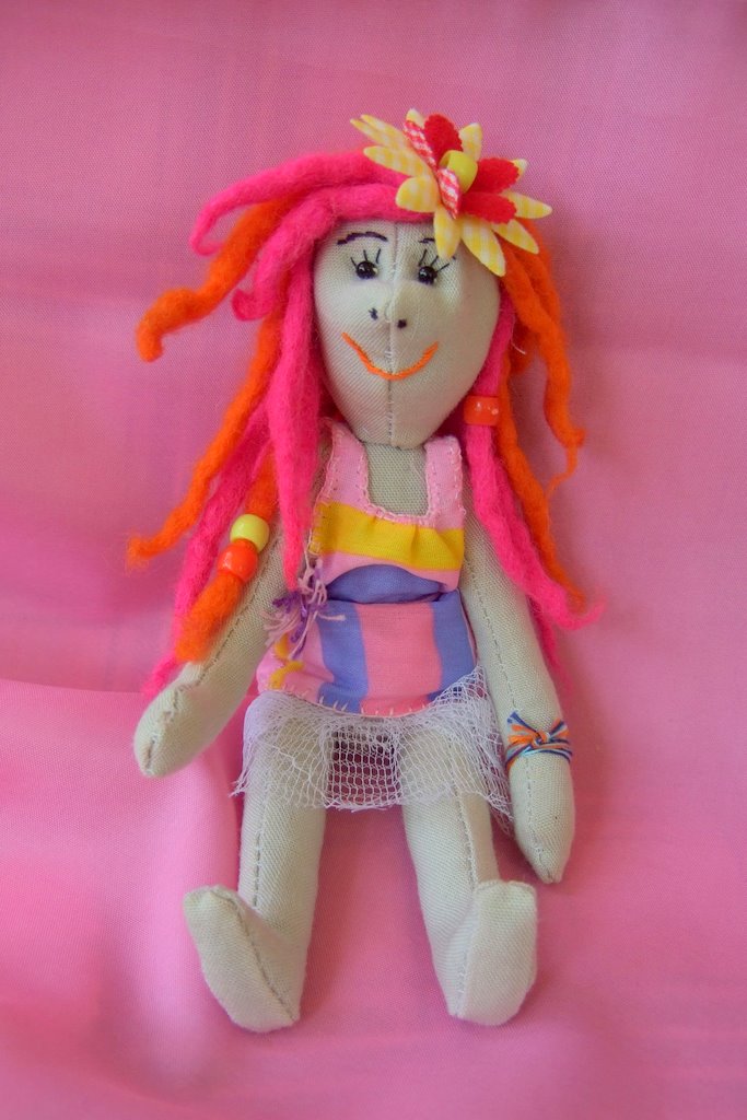 how to sew a doll. hand made, stuffed toys, do it yourself, free pattern to download