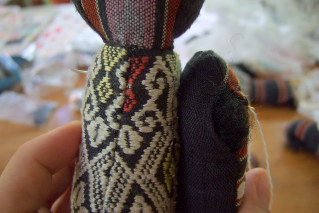 Teddy bear lessons, stuffed teddy bear dolls, how to build a teddy bear, hand made teddy bears. placing teddy bears arms, how to sew a teddy bear, free tutorials, free pattern to download