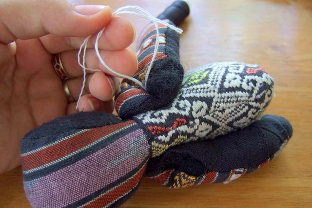 Teddy bear lessons, stuffed teddy bear dolls, how to build a teddy bear, hand made teddy bears. placing teddy bears arms, how to sew a teddy bear, free tutorials, free pattern to download